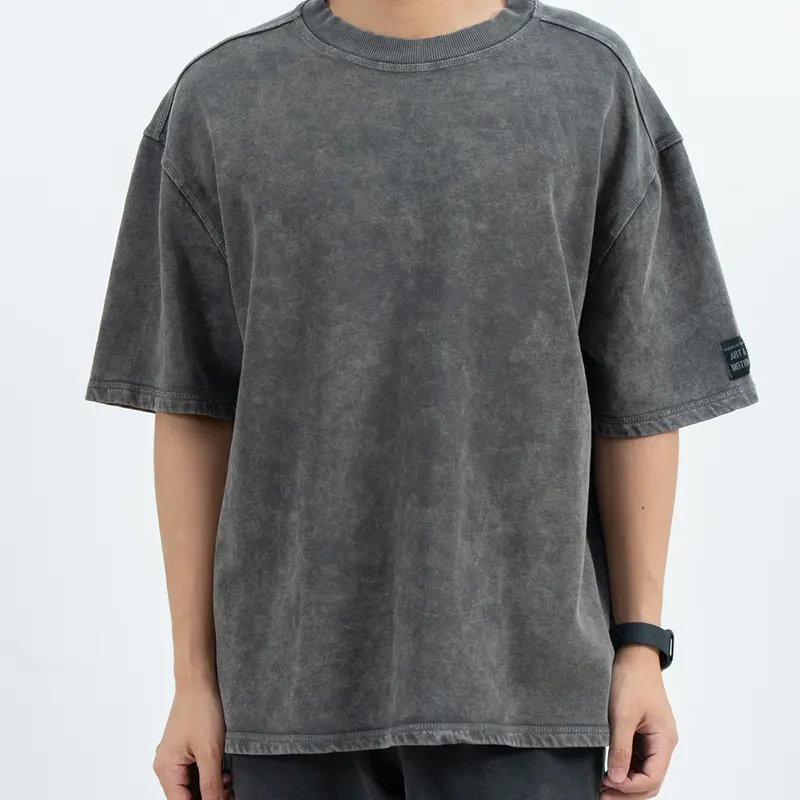 Charcoal oversized T-shirt med broget falmet effekt og ærmelabel