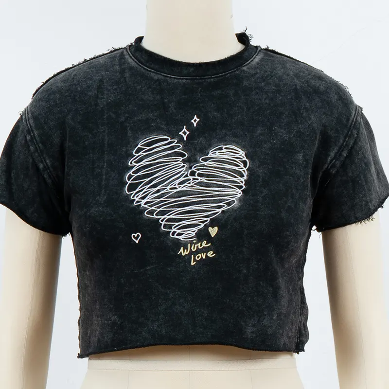 Cropped Heart grafisk T-shirt med rå-kant detaljer