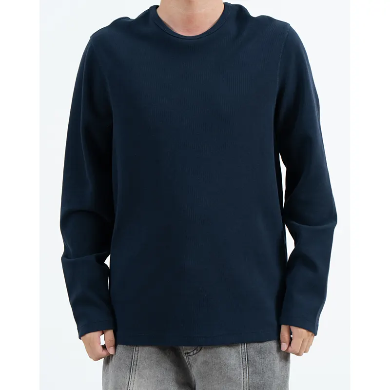 Marineblå tekstureret langærmet T-shirt med rund hals og afslappet pasform Marineblå tekstureret langærmet T-shirt med rund hals og afslappet pasform