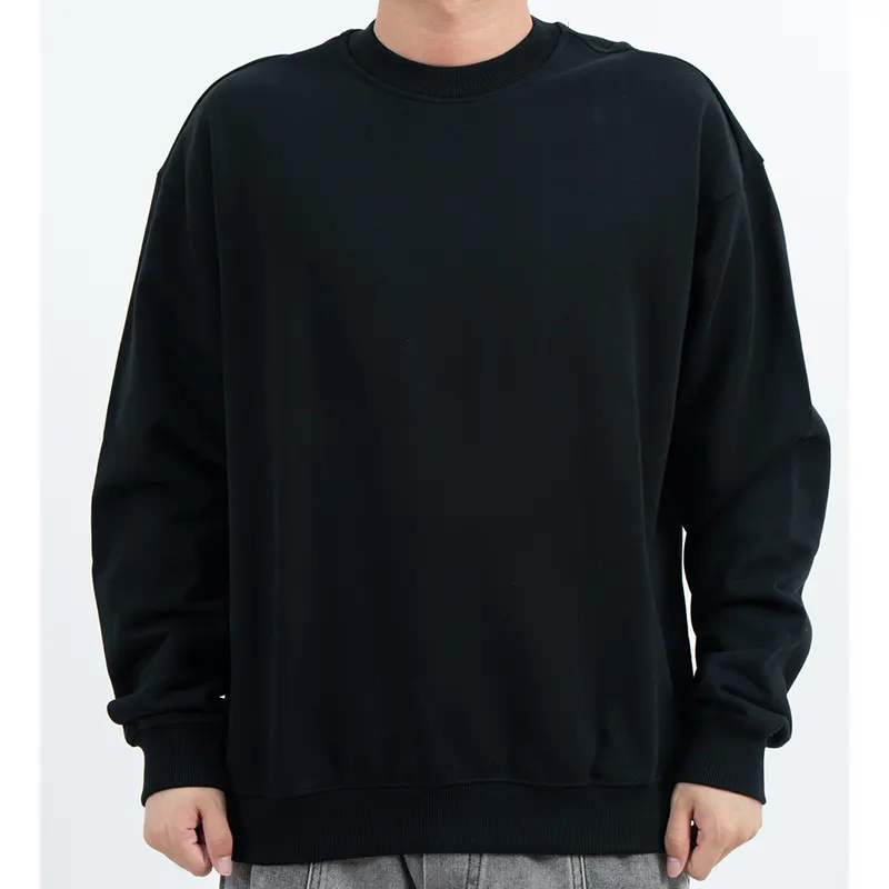 Oversized sort sweatshirt med rund hals og faldede skuldre